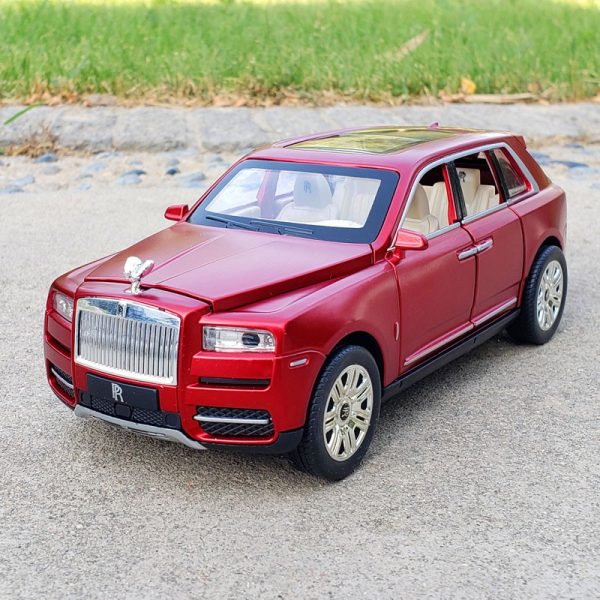 1:24 Diecast Rolls Royce Cullinan Model With Smoke